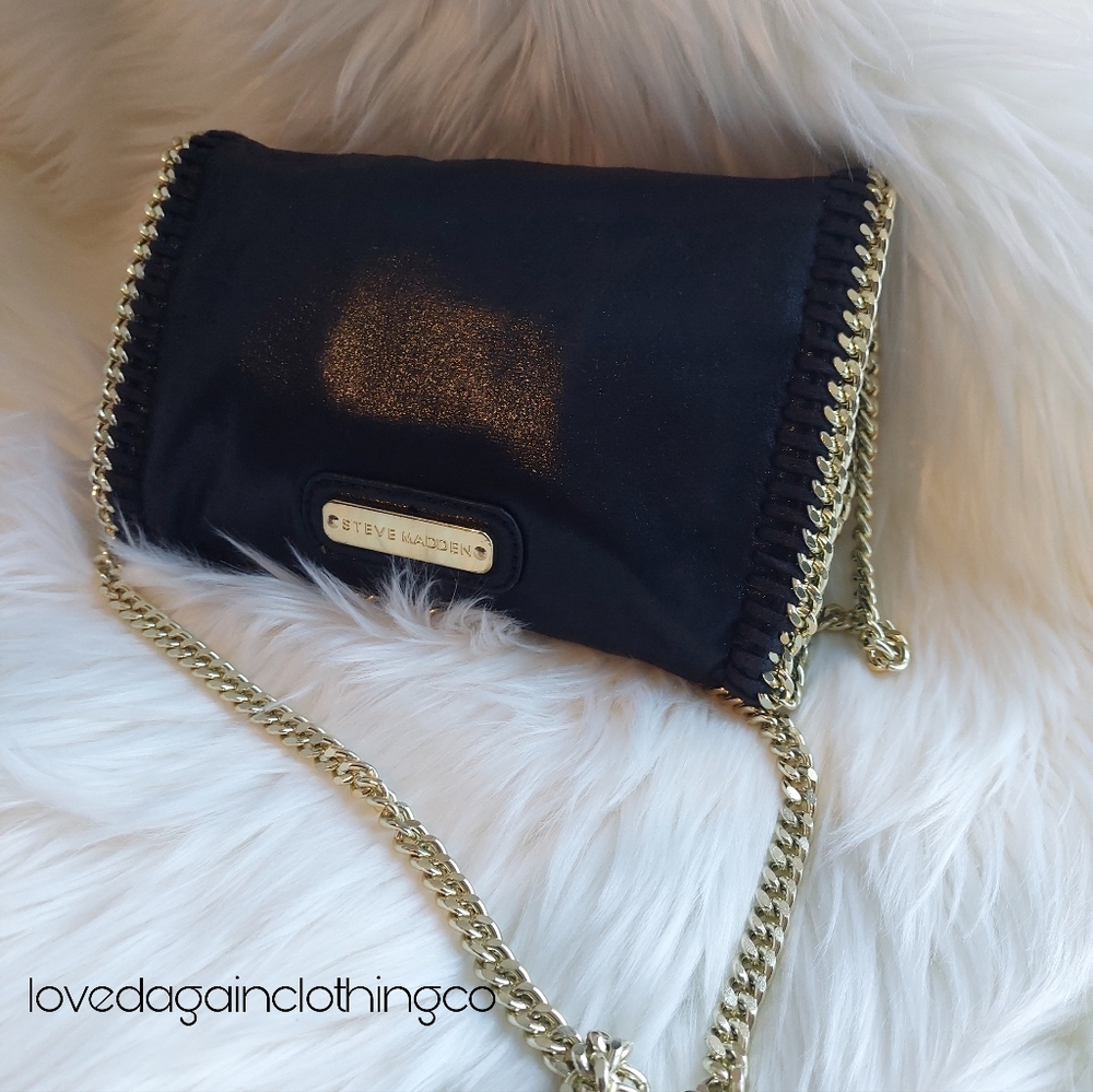 Steve Madden black cross body clutch with gold chain trip
